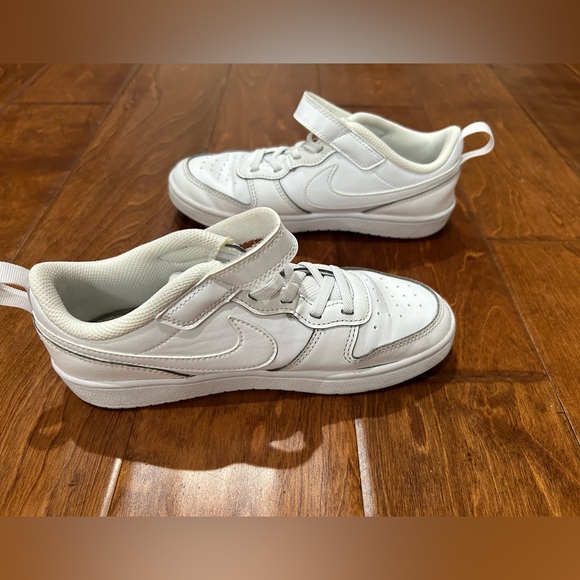 Size 3.5 women’s size 6.5 Nike Shoes - Picture 2 of 6